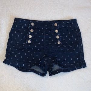 2 pairs of shorts, 7 each or both for 10$